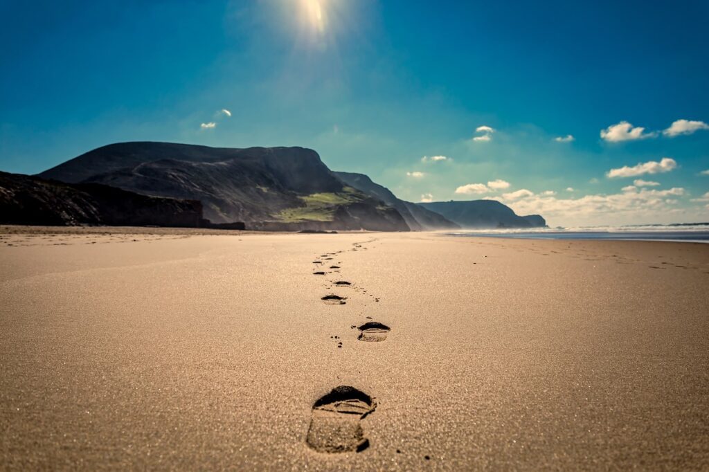 footsteps, beach, sand-3938563.jpg